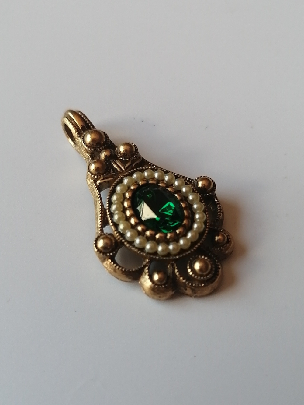 1976 Avon Versailles Pendant Emerald Green Cabochon Faux Seed Pearls